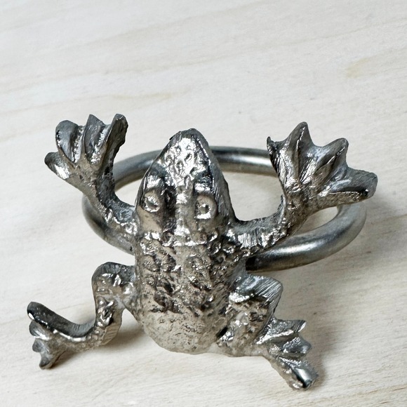 Set of 12 Metal Frog Napkin Rings - Antique Silver NEW World Market NWT Picnic - Picture 3 of 6